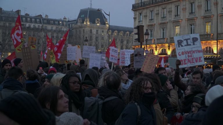 抗议移民和庇护新法案巴黎数千人游行示威