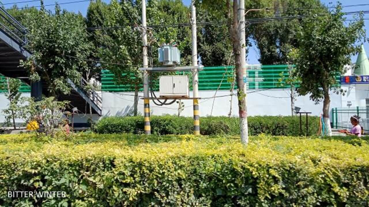 毫无隐私!教育转化营内维吾尔人连洗澡都被监视