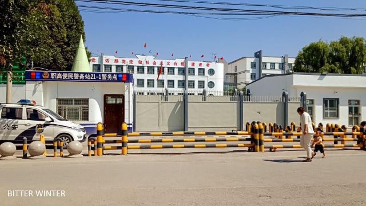 毫无隐私!教育转化营内维吾尔人连洗澡都被监视