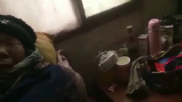 警察无视数次求救    任无辜受审村妇审讯室中亡（视频）
