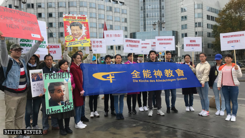 中国驻德国大使馆前的抗议现场