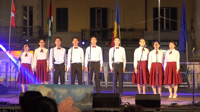 全能神教会基督徒们演唱的意大利语歌曲《神名的意义》