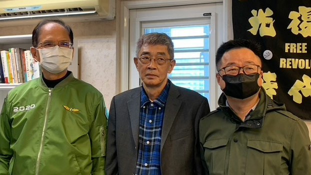 立法院长游锡堃(左)、民进党秘书长罗文嘉(右)到场向林荣基致意