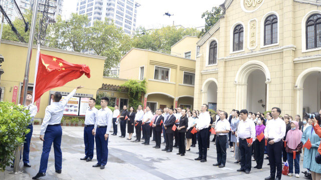 今年9月23日，江苏省南京市秦淮区石鼓路天主堂广场举办爱国主义教育活动，首先举行升国旗仪式（网络图片）