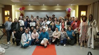 全能神教会基督徒与意大利友人共度新年